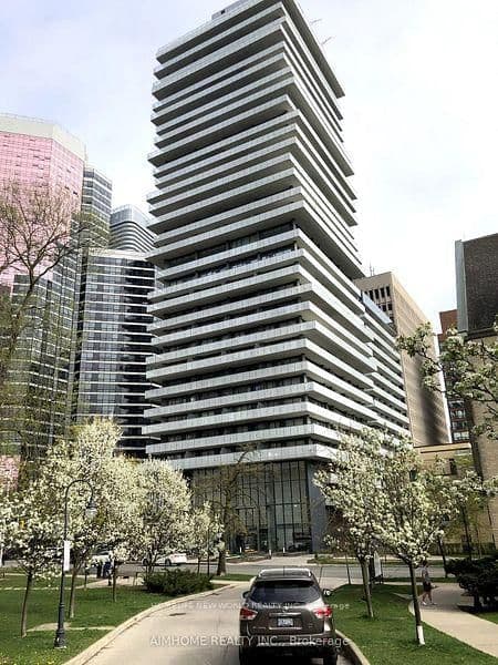 #302 - 1001 Bay Street
