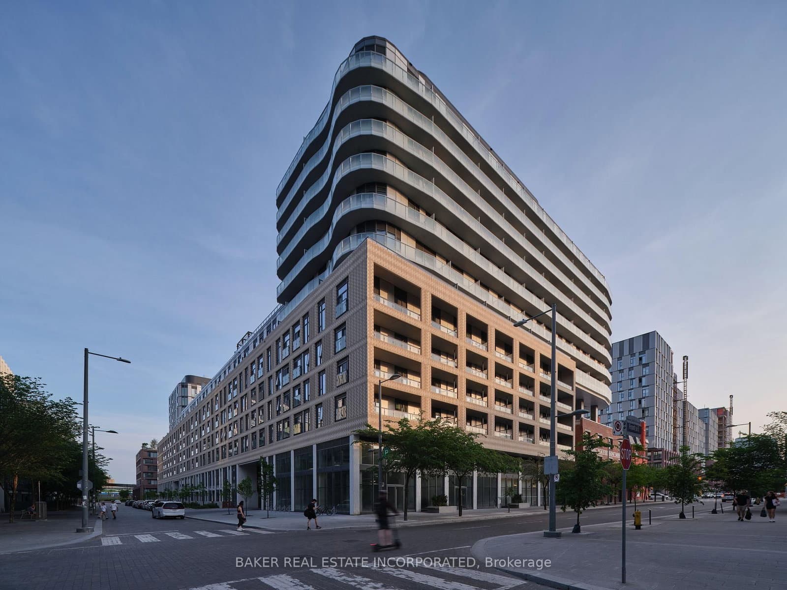 #907 - 425 Front Street E