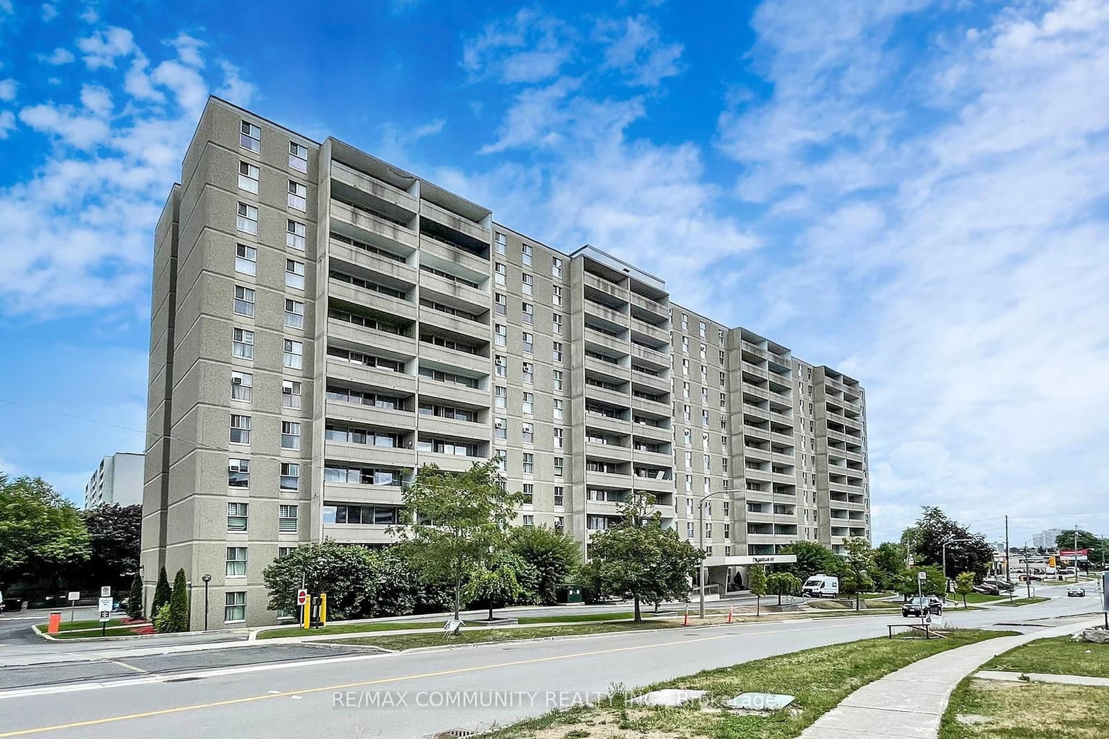 #213 - 2 Glamorgan Avenue N