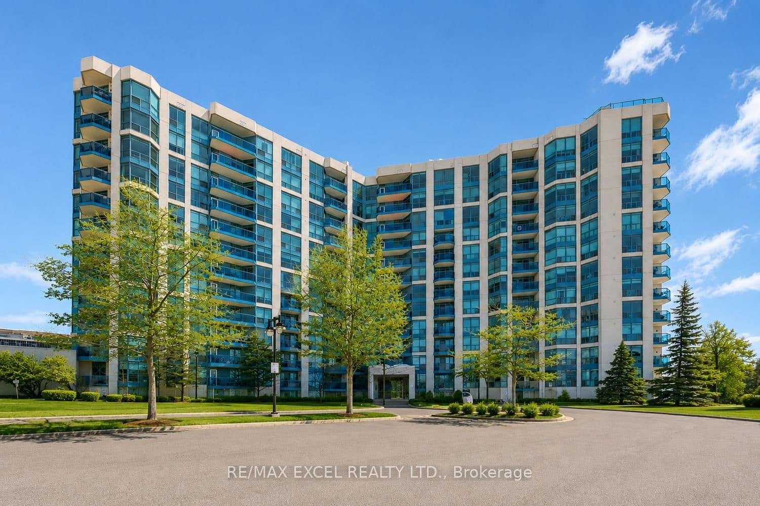 #916 - 340 Watson Street W