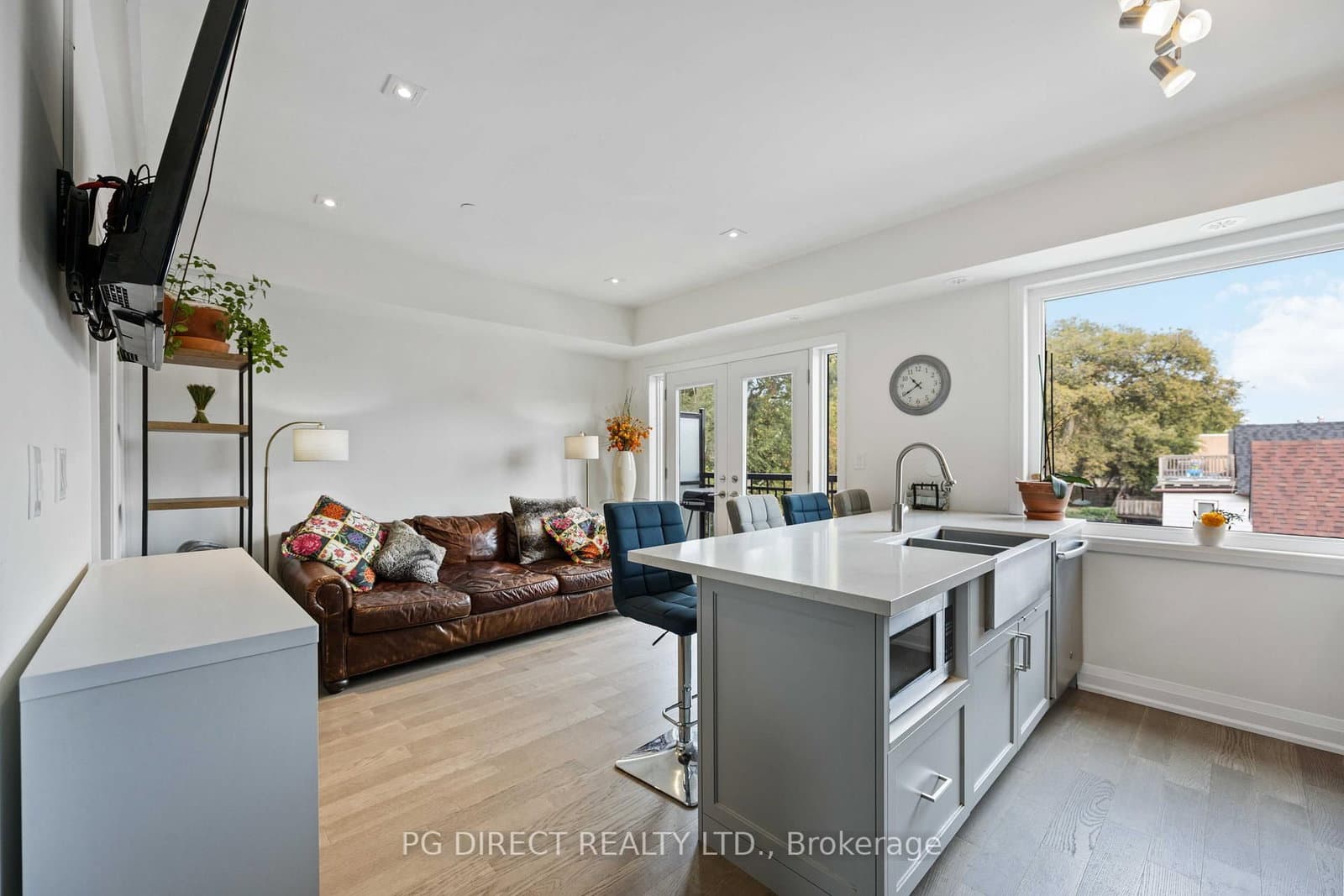 100 Coxwell Avenue, Unit 18