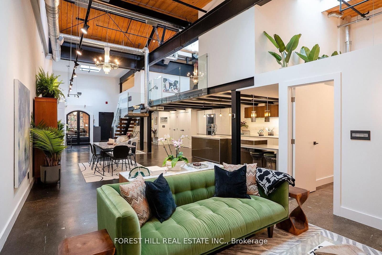#123 - 326 Carlaw Avenue