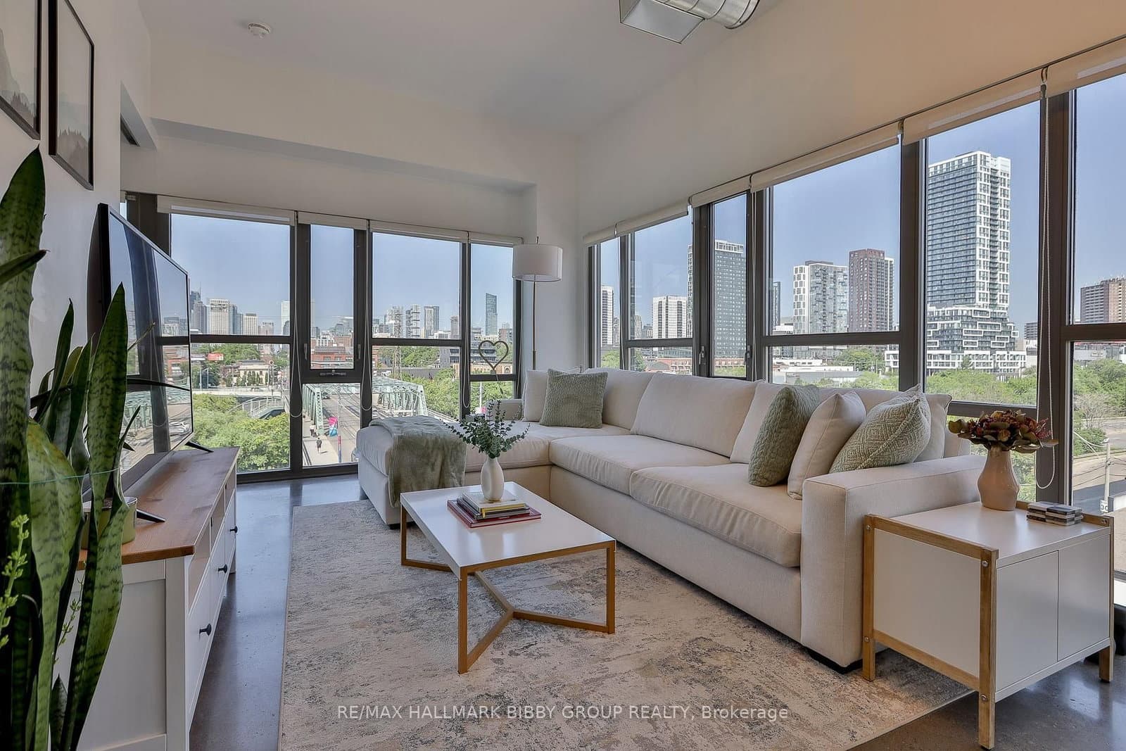 #409 - 625 Queen Street E