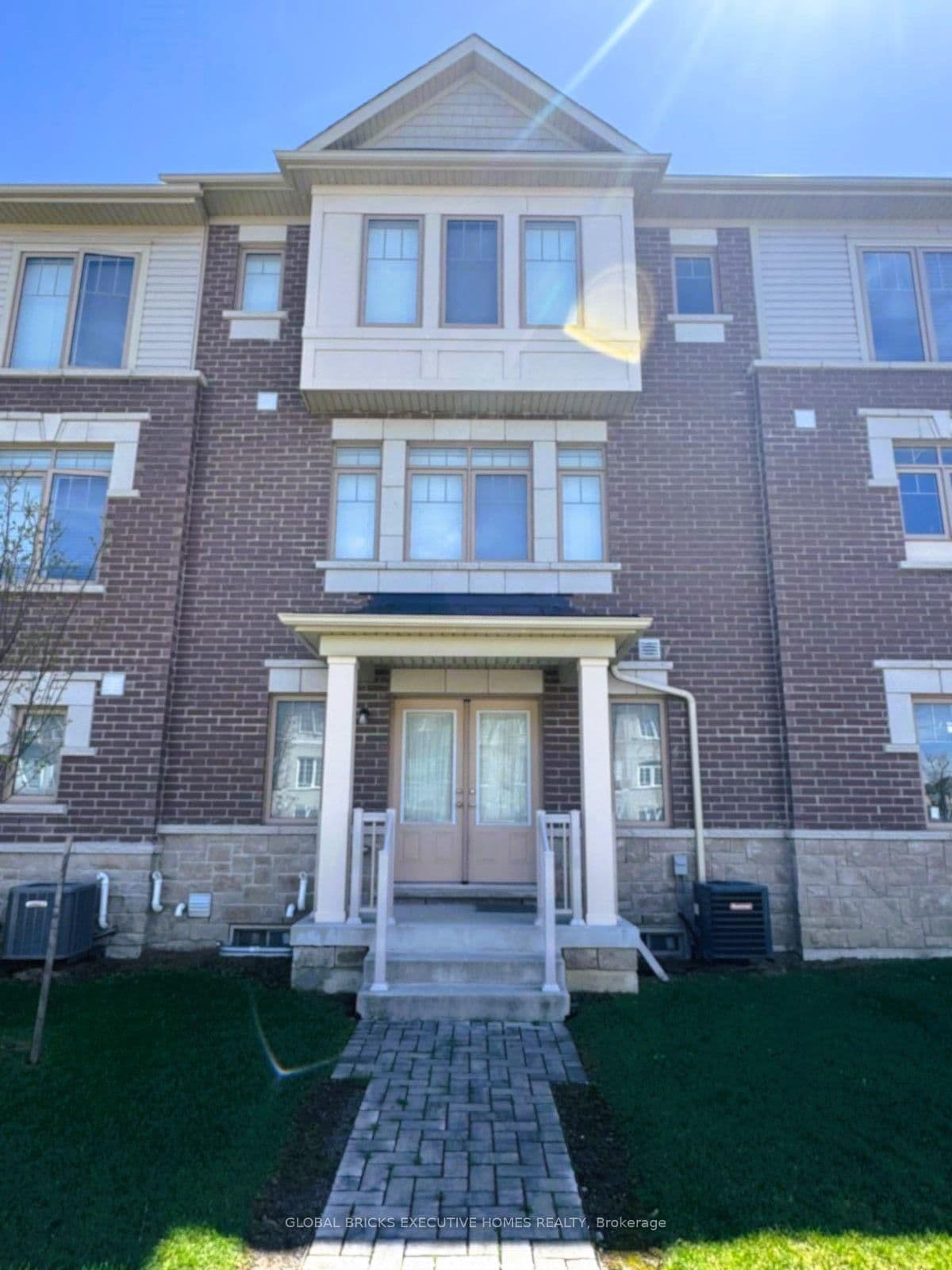 42 Ambereen Place E
