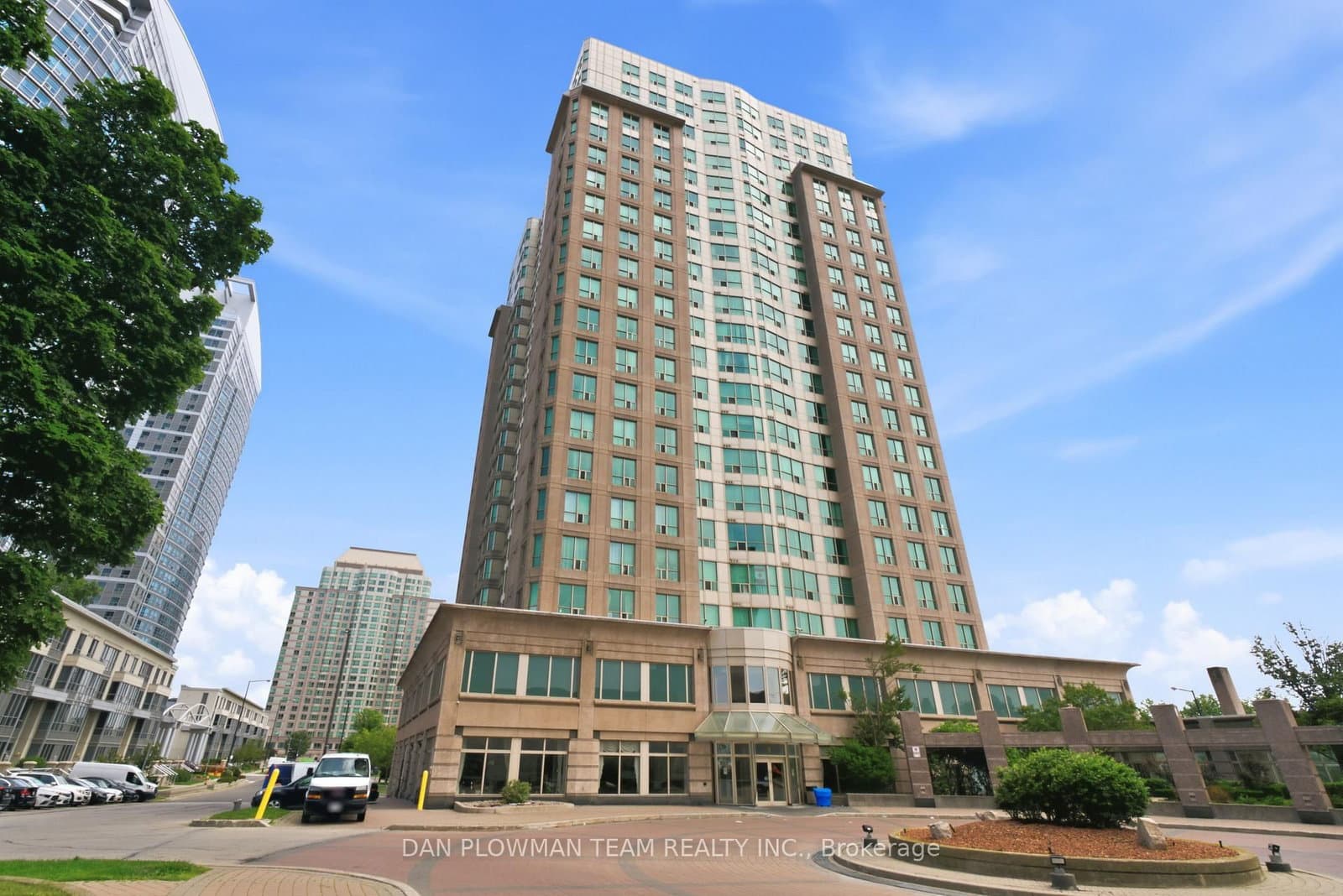 #913 - 8 Lee Centre Drive