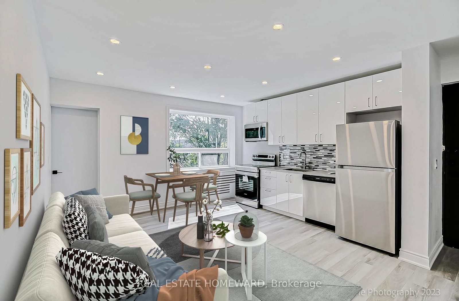 #10 - 419 Woodbine Avenue