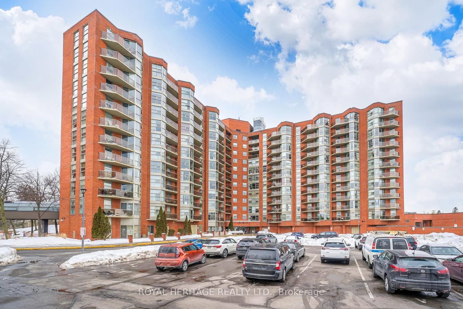 #313 - 10 Dean Park Road