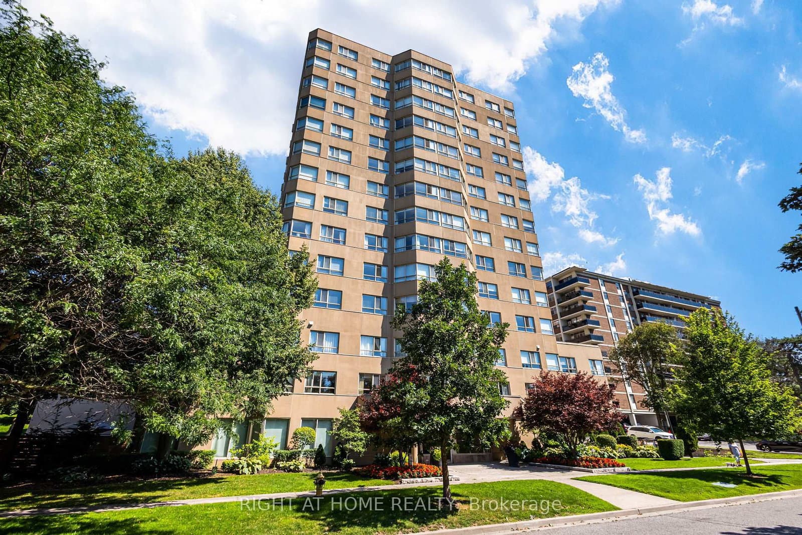 #912 - 4 Park Vista Drive