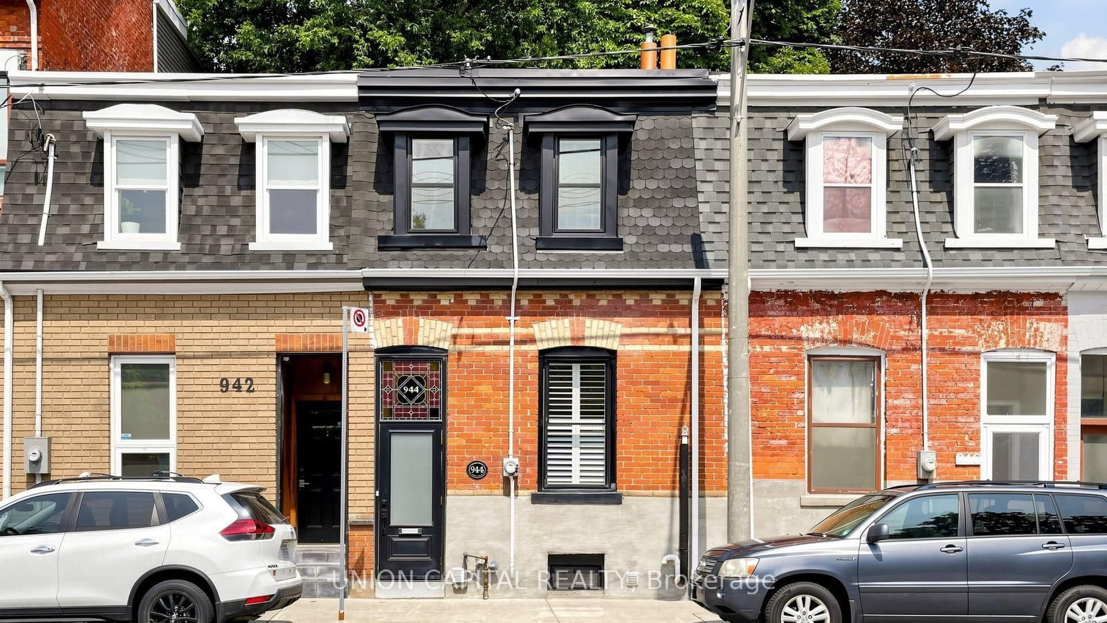 944 Dundas Street E
