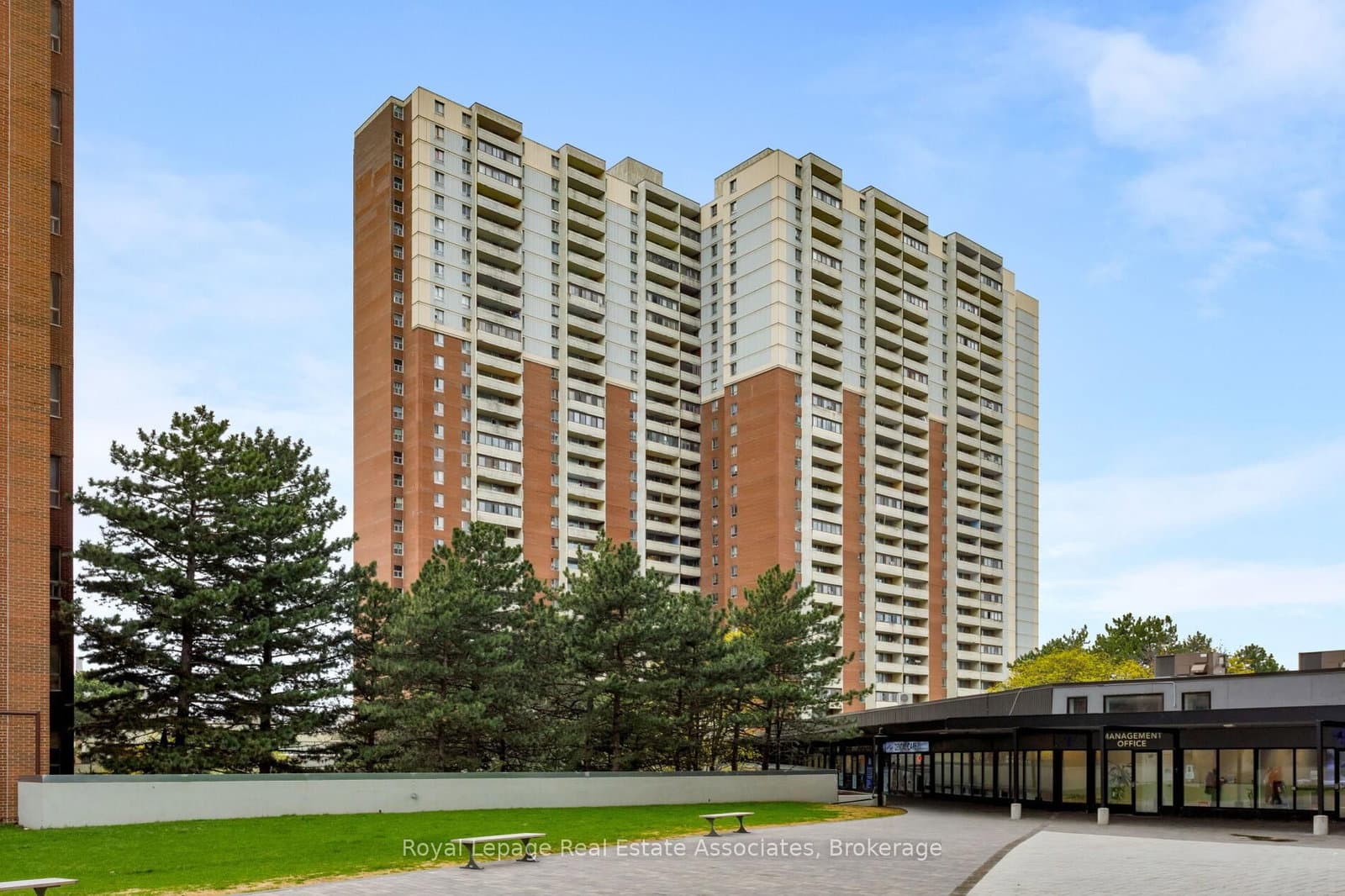 #1710 - 5 Massey Square