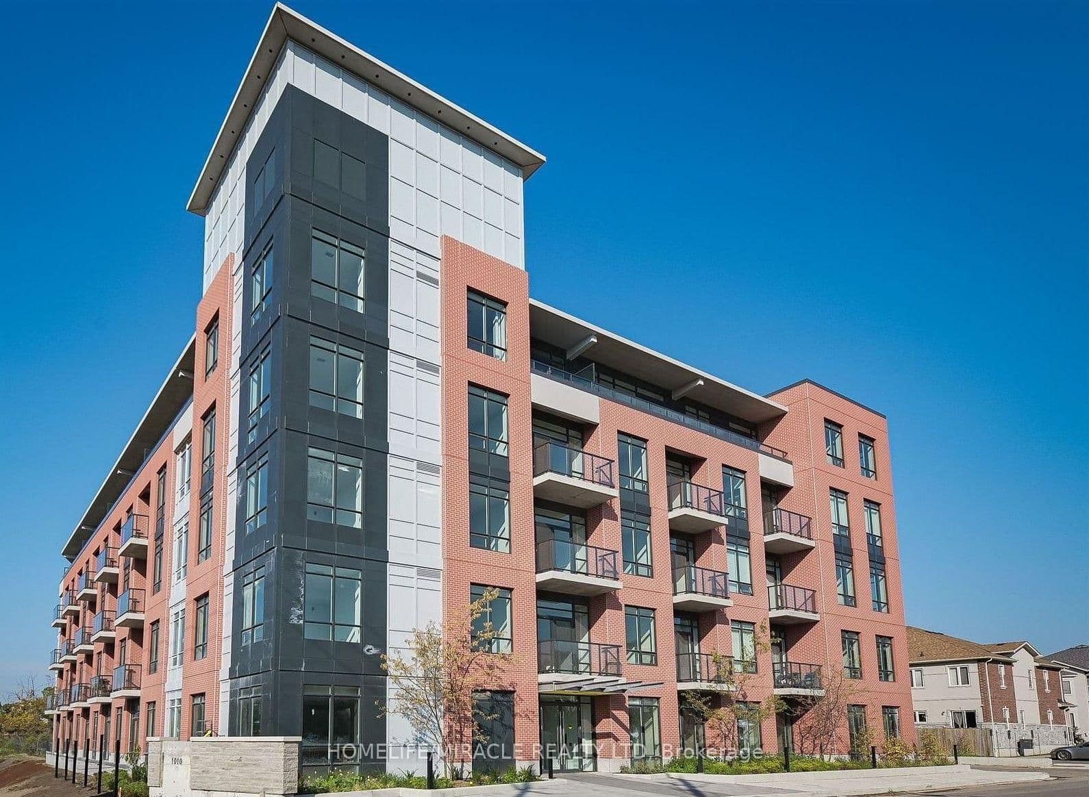1010 Dundas Street E, Unit 220