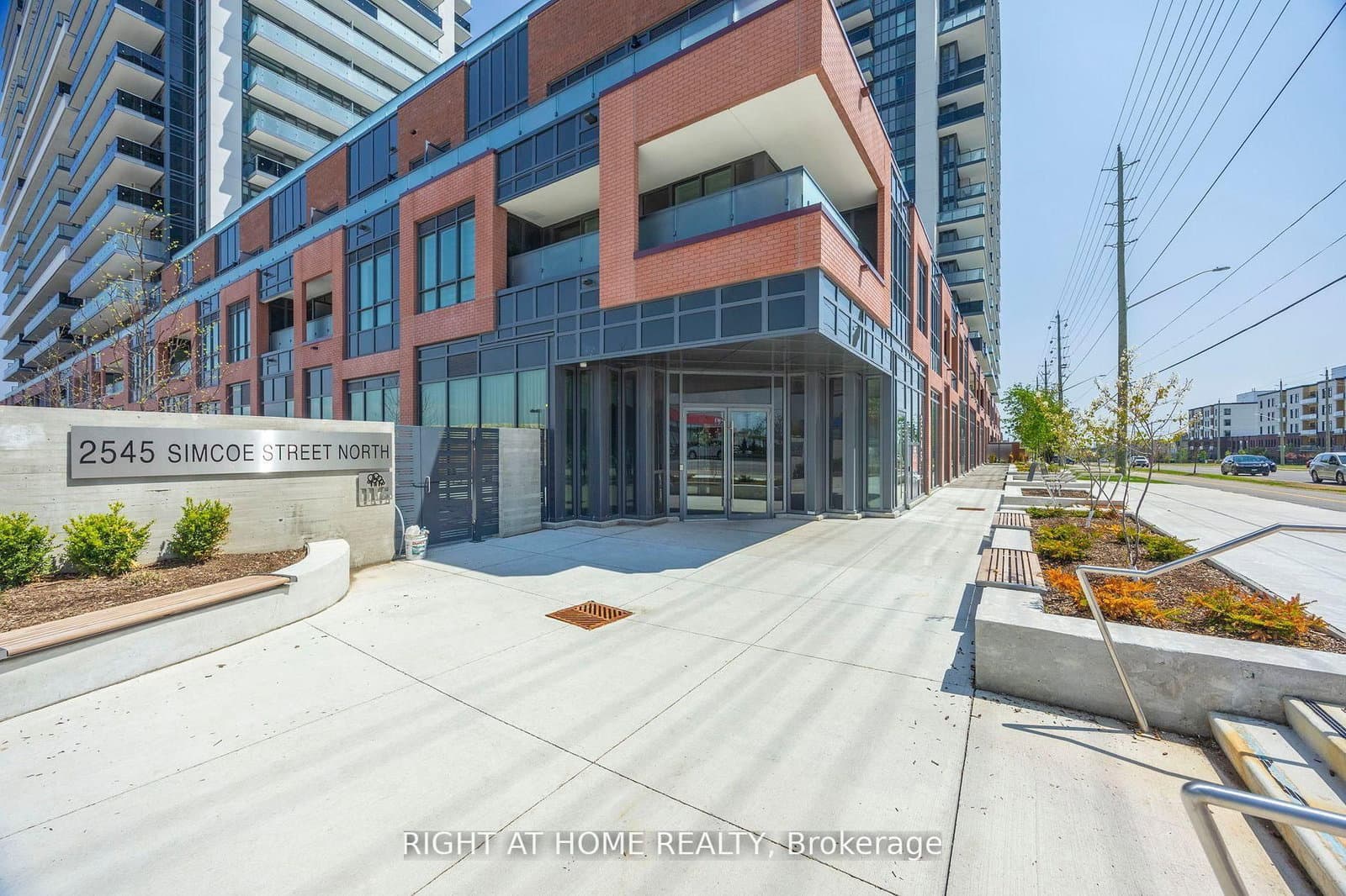 2545 Simcoe Street N, Unit 1131