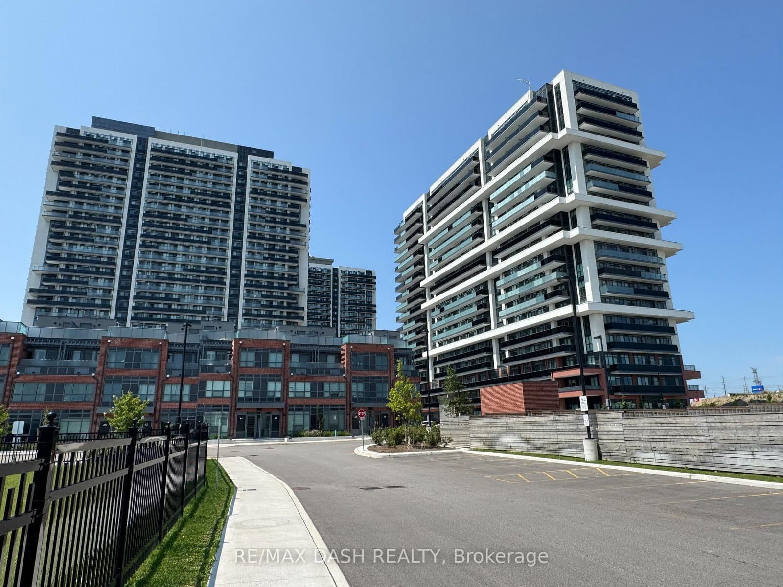 2545 Simcoe Street N, Unit 631