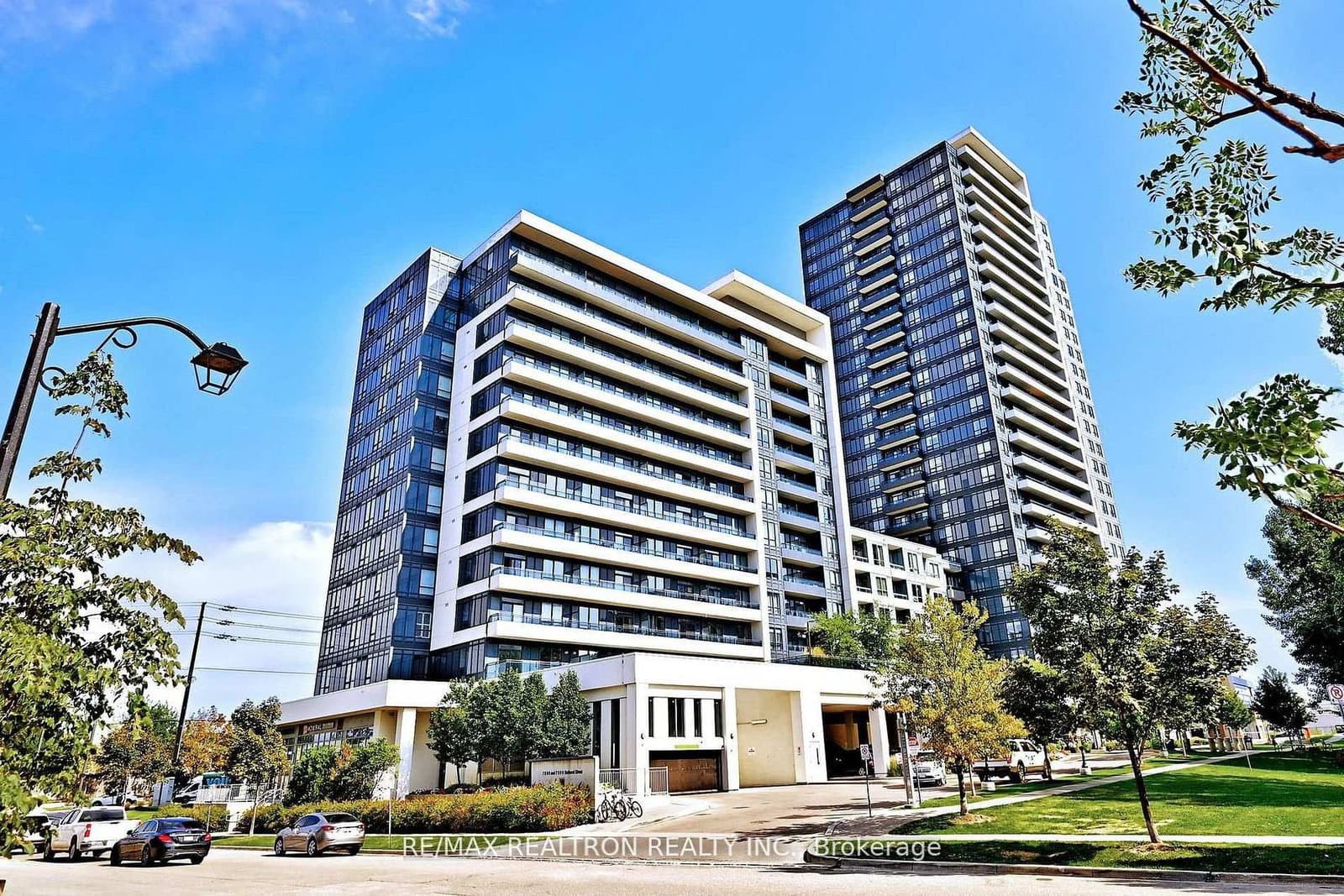 #1122 - 7900 Bathurst Street