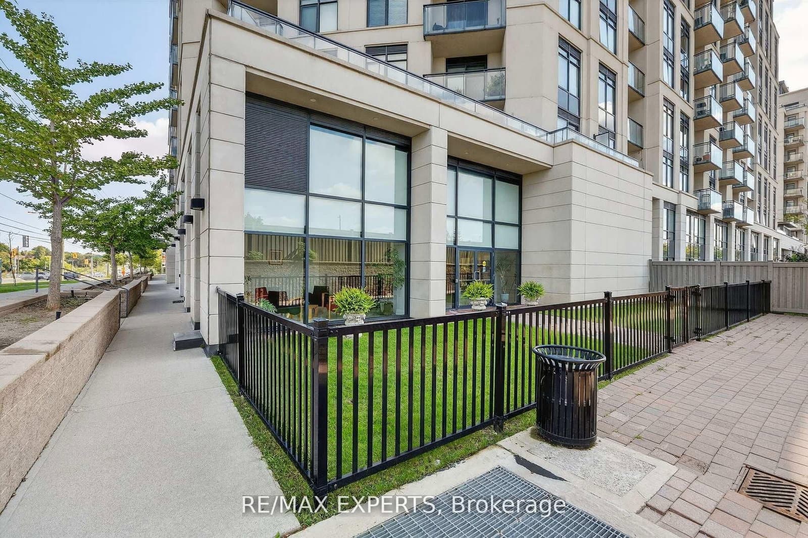 #6 - 12 Woodstream Boulevard