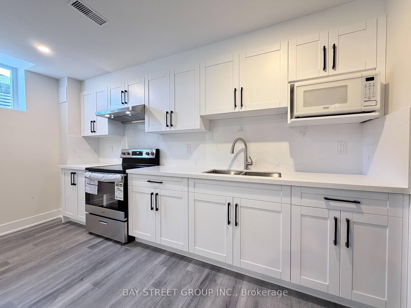 1 Kenneth Ross Bend, Unit Lower