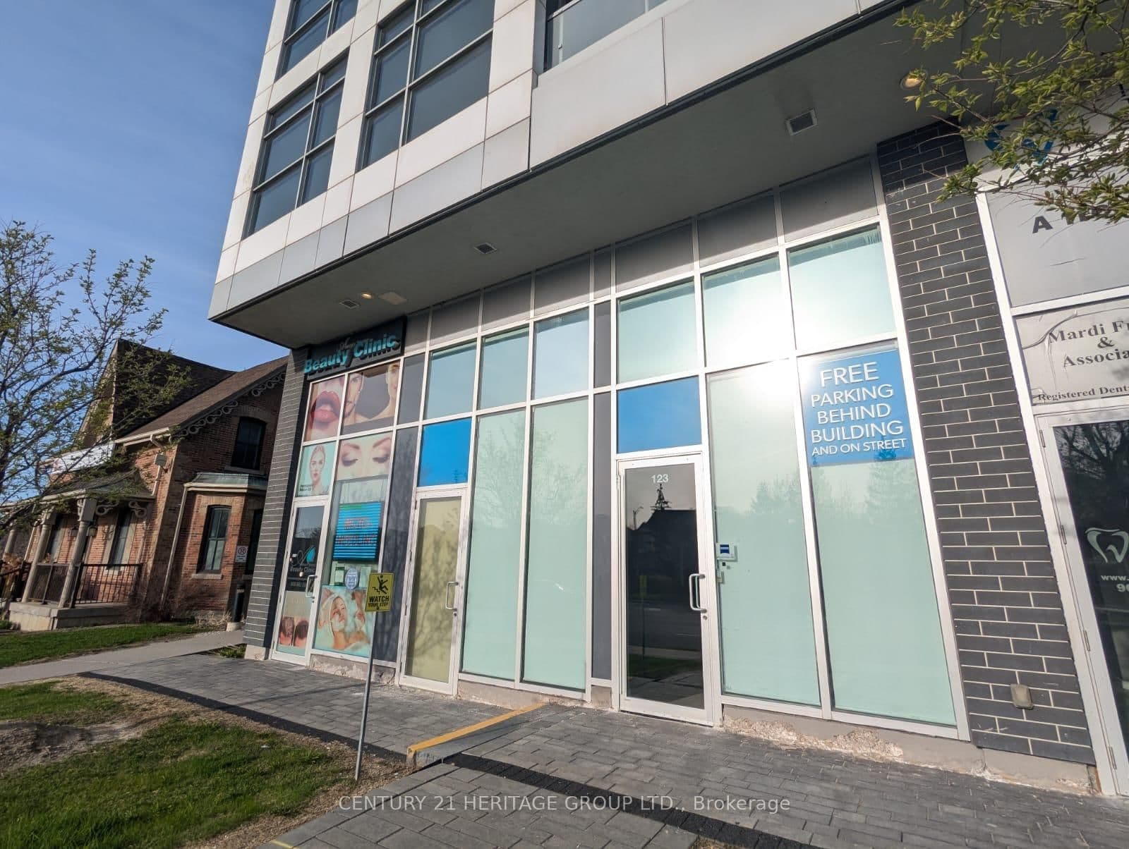 #123 & 125 - 8763 Bayview Avenue