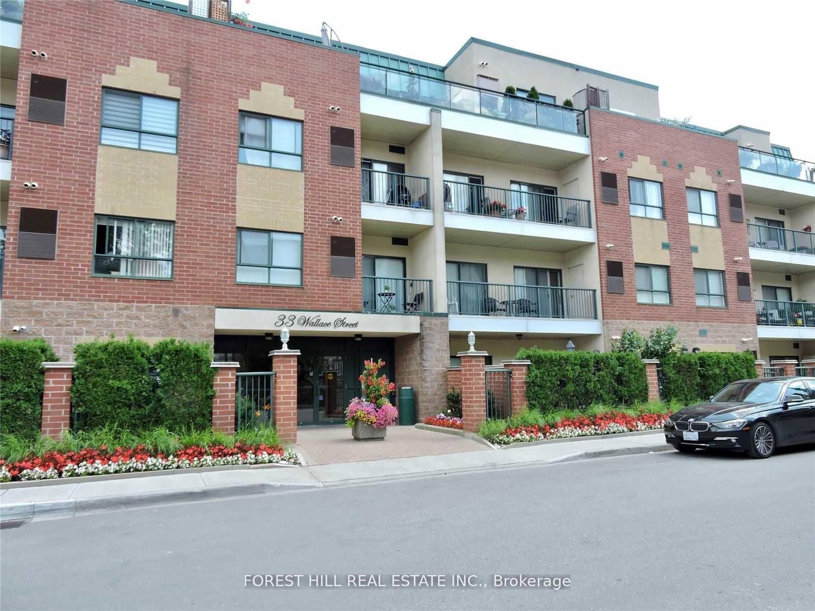 #210 - 33 WALLACE Street