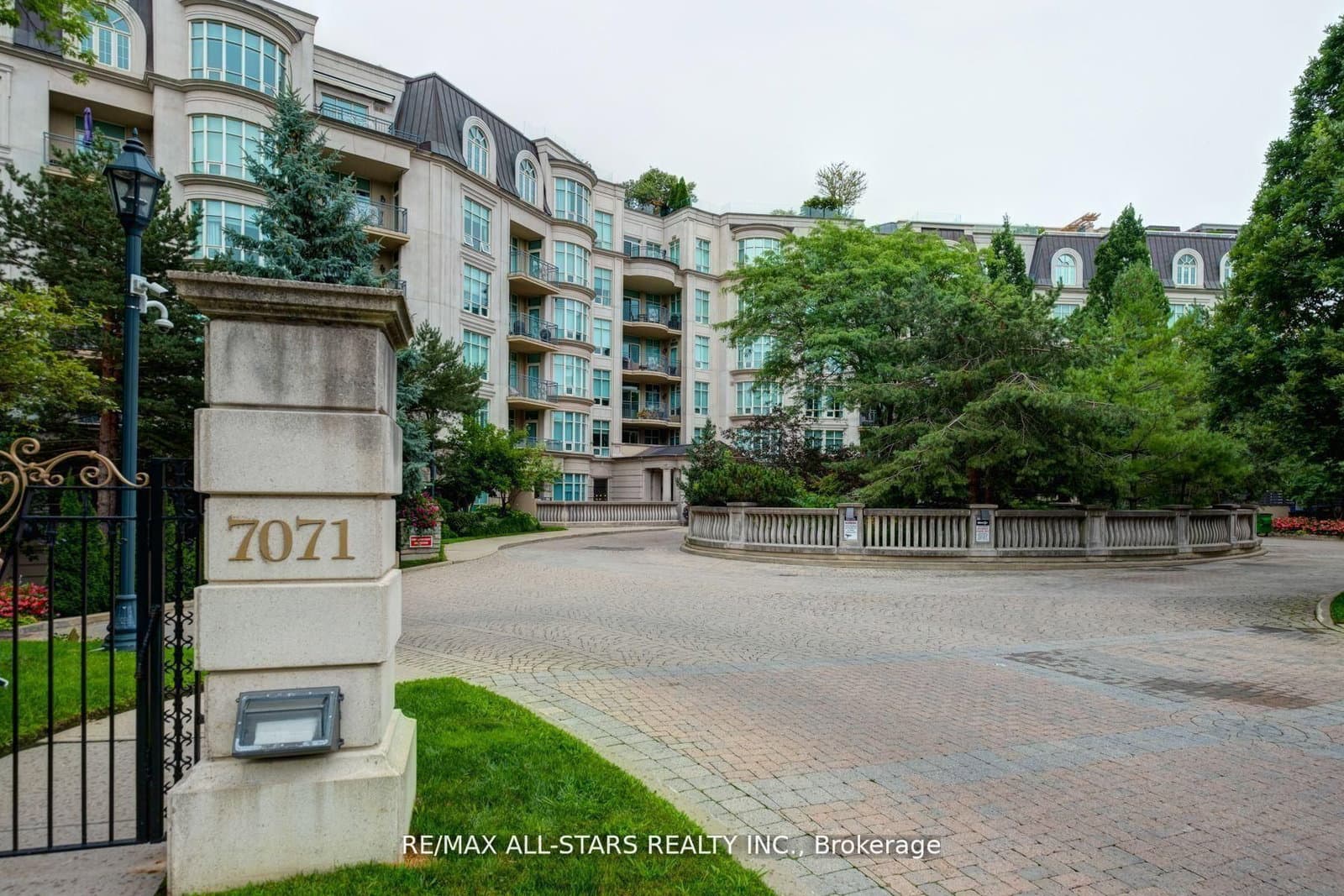 #211 - 7071 Bayview Avenue