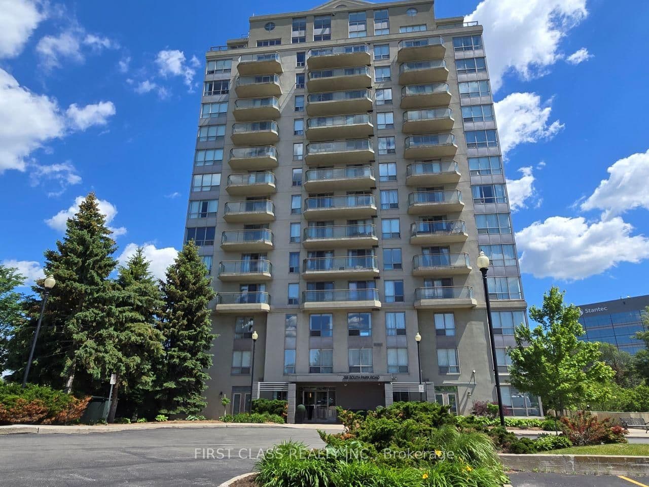 ##906 - 399 South Park Road