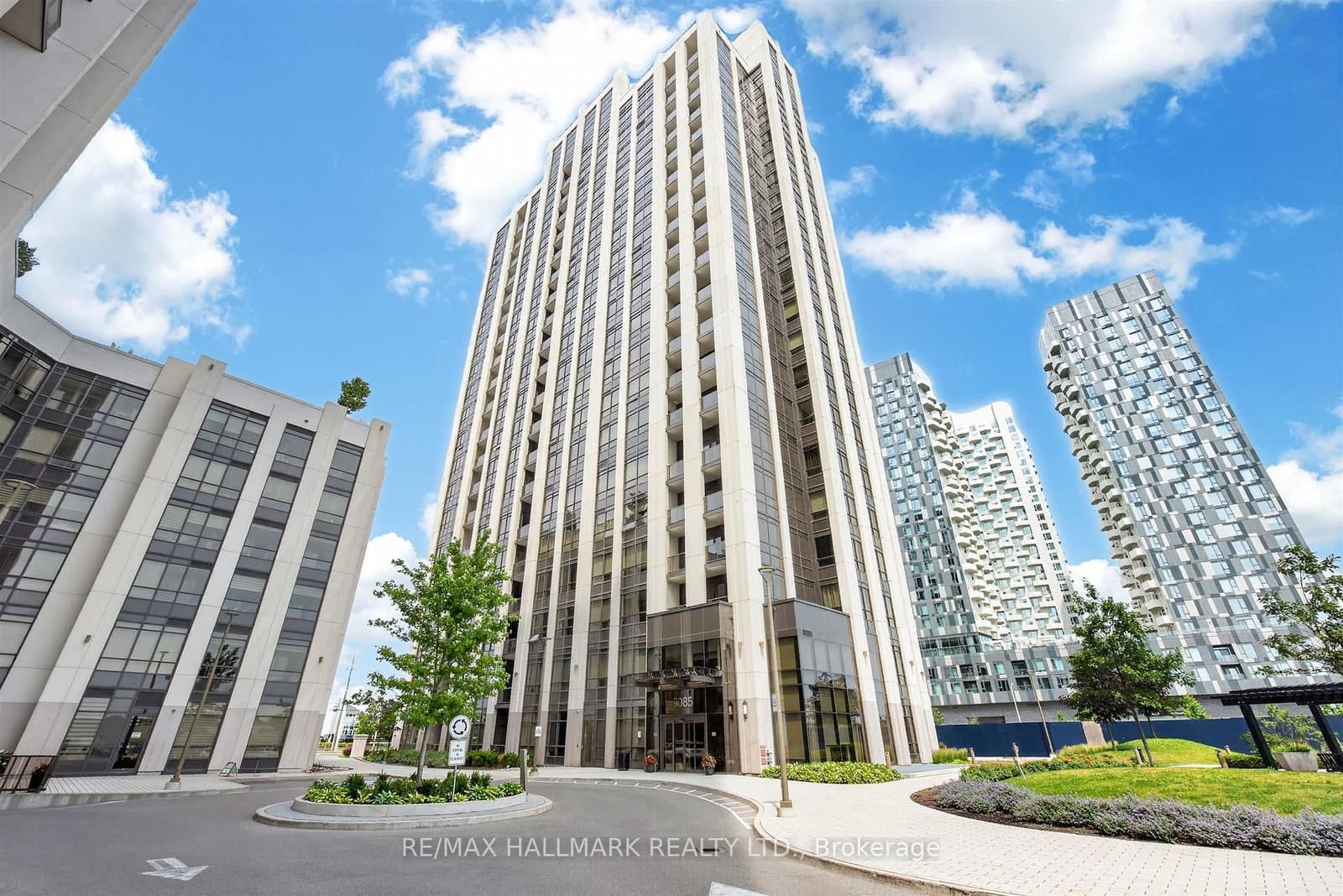 9085 Jane Street, Unit 219