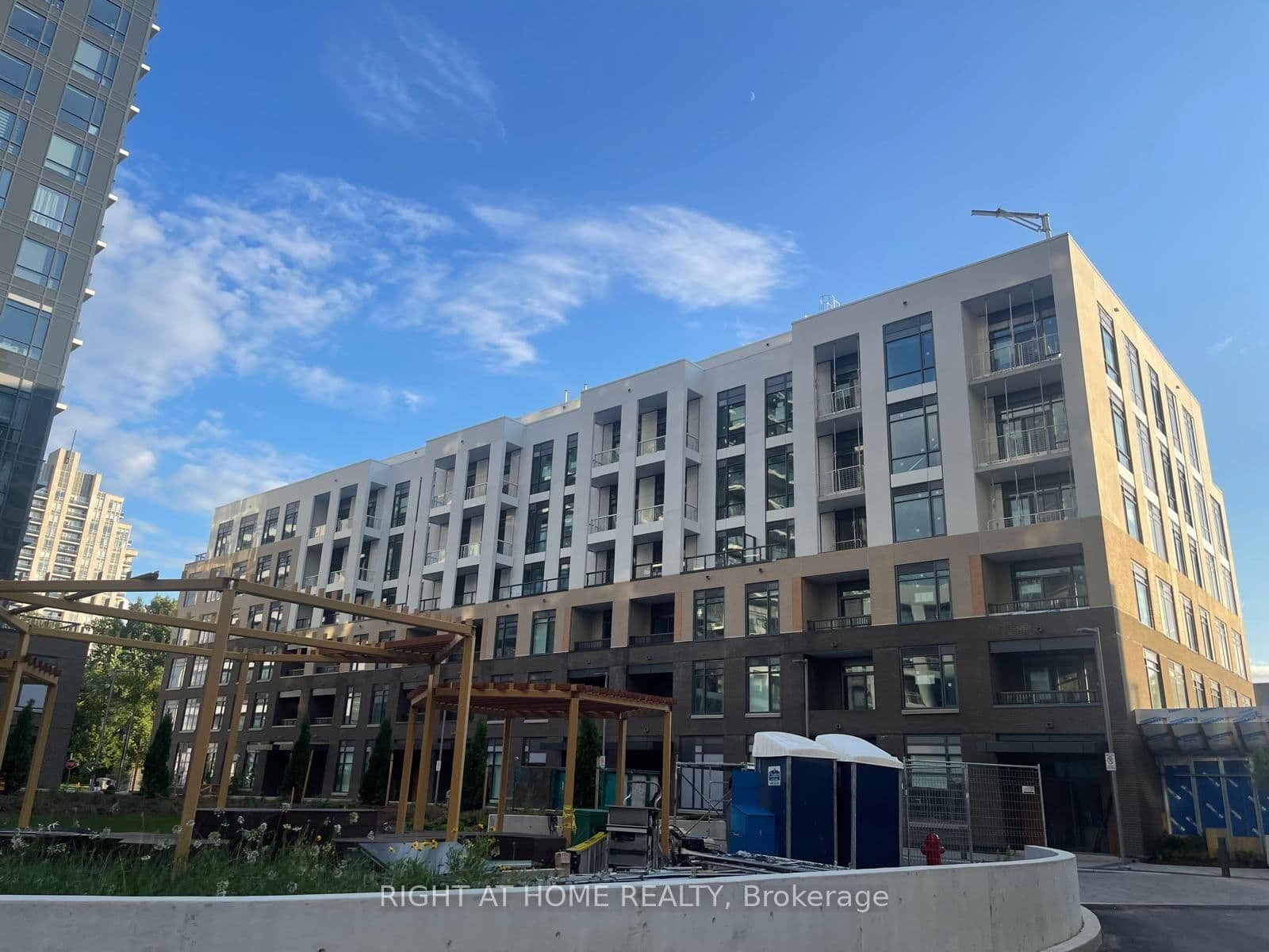 8 Beverley Glen Boulevard, Unit D-331