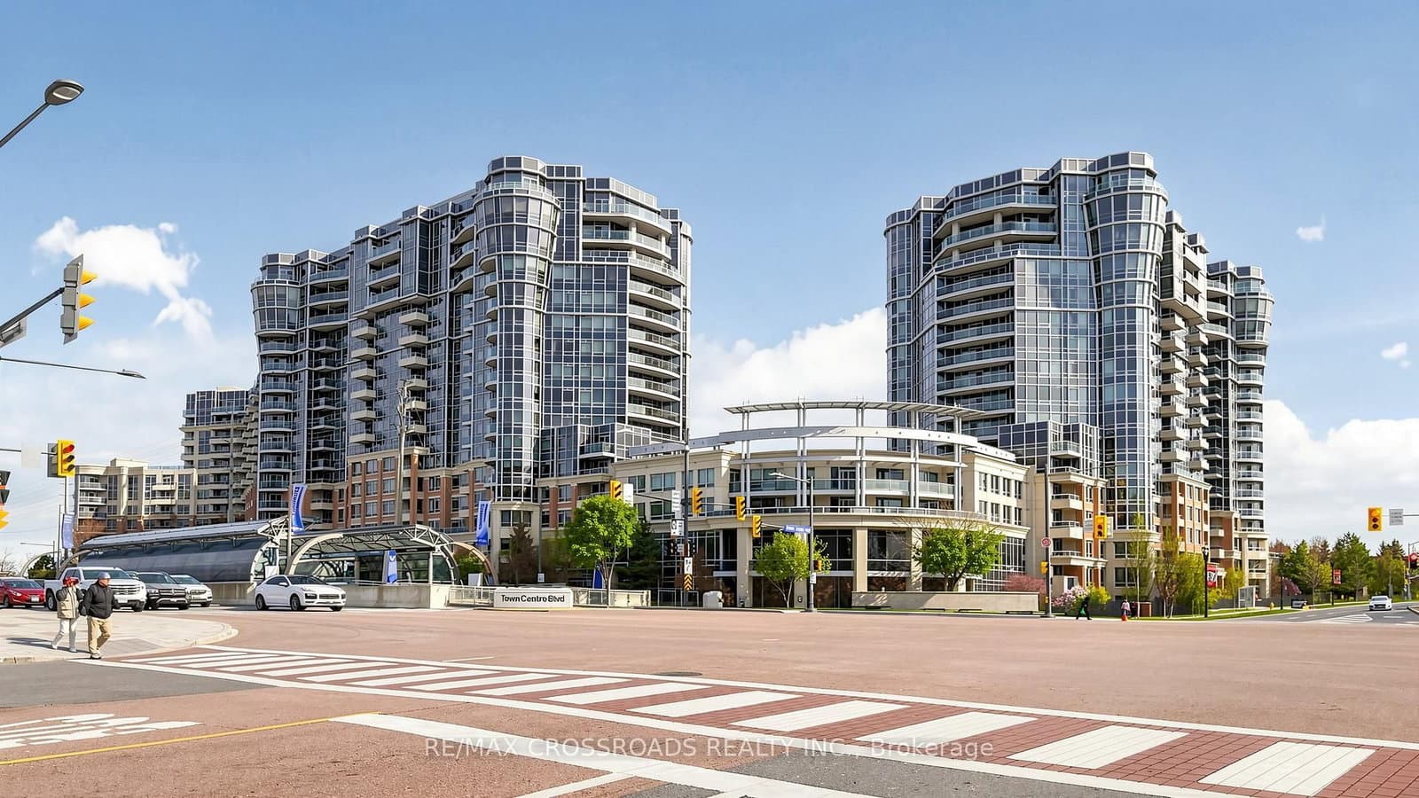#656 - 23 Cox Boulevard