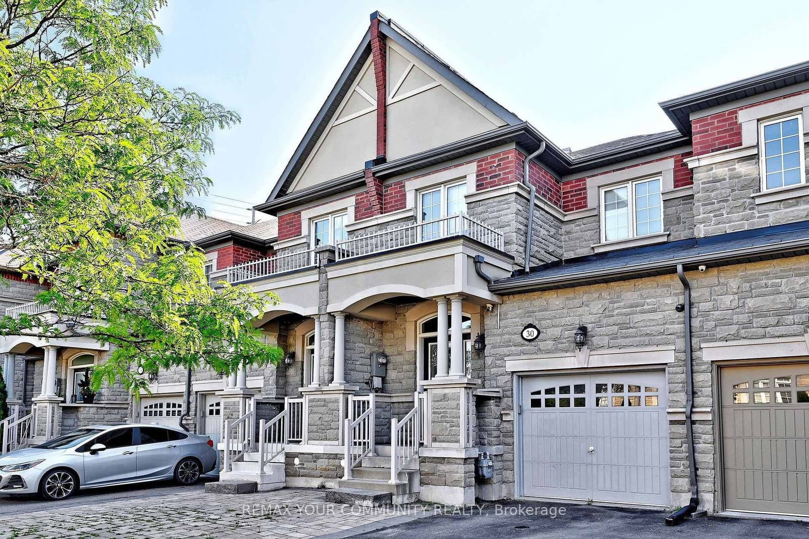 30 Spruce Pine Crescent