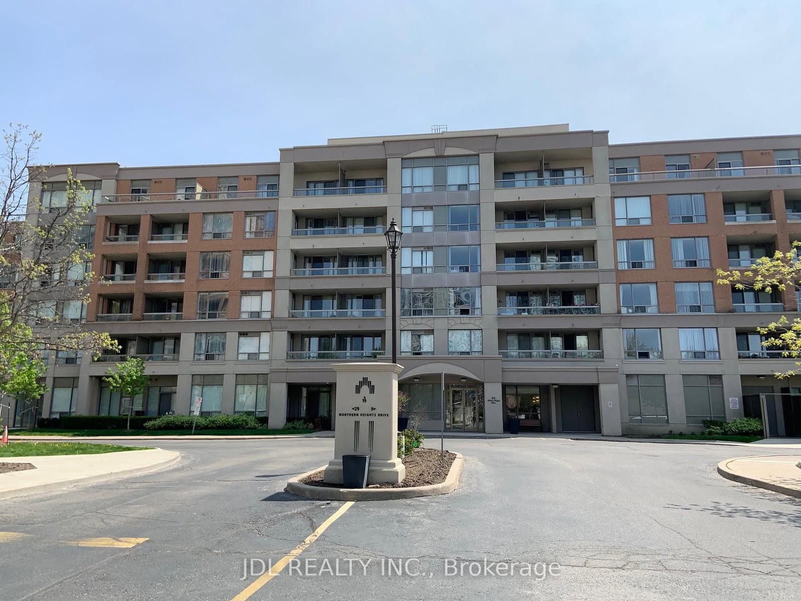 #403 - 19 NORTHERN HEIGHTS Drive