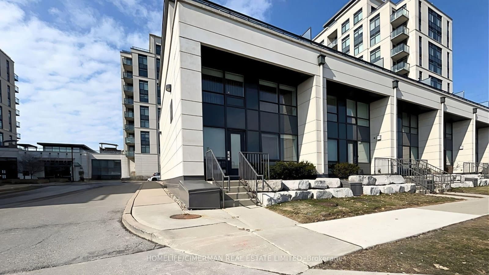 #118 - 12 Woodstream Boulevard