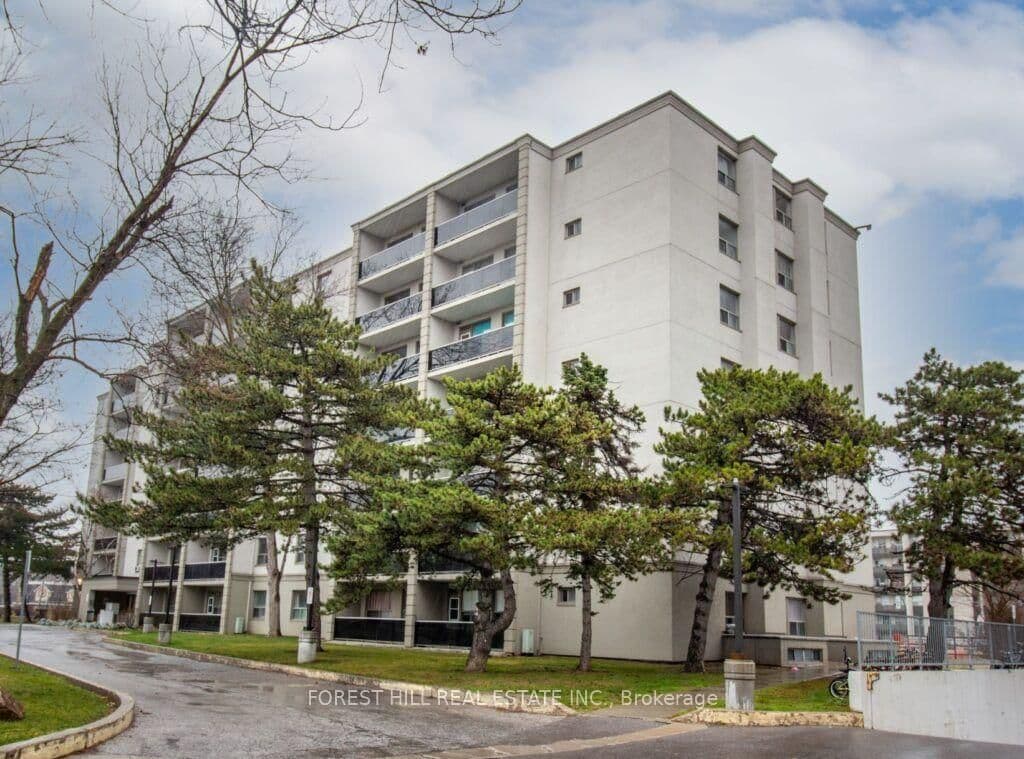 #423 - 7471 YONGE Street