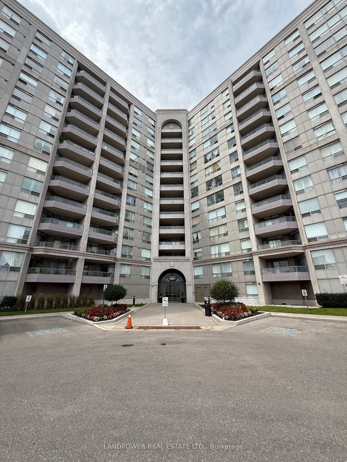 #1202 - 9015 Leslie Street