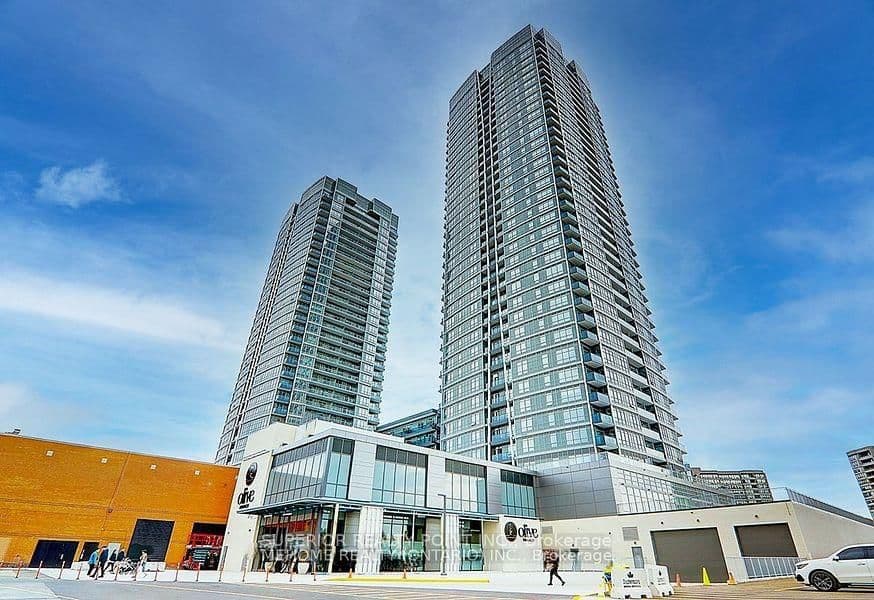 30 Upper Mall Way, Unit 3310
