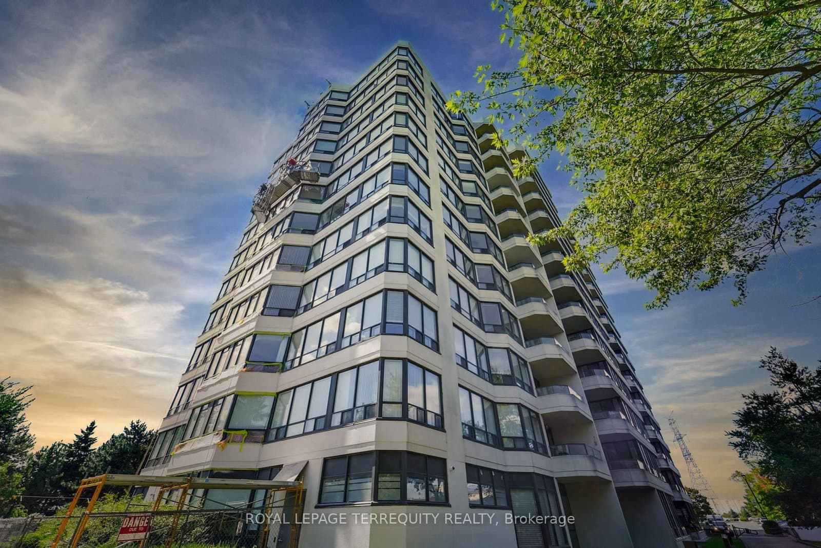 #1107 - 8501 Bayview Avenue