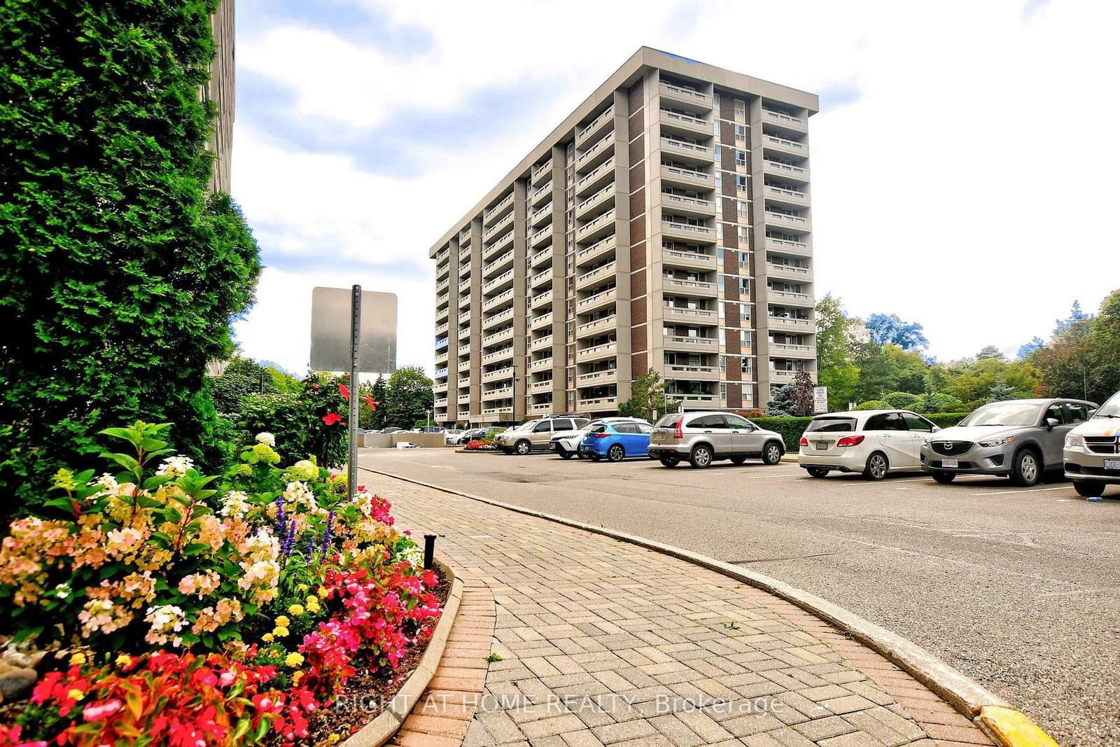 #806 - 60 Inverlochy Boulevard
