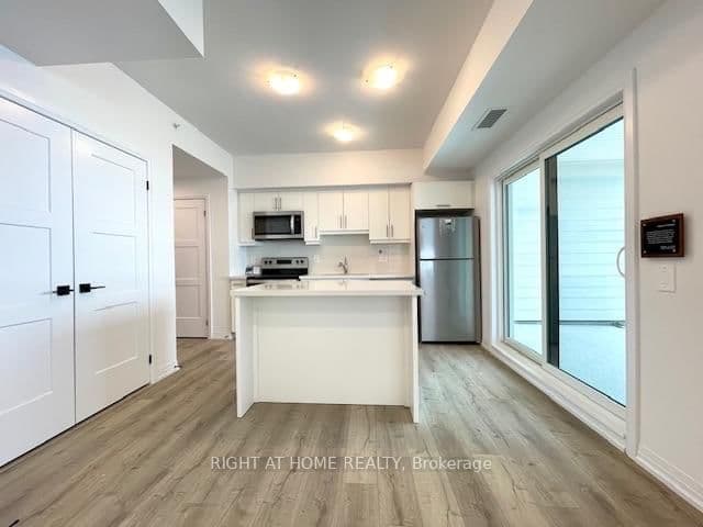 #102 - 15 Kneeshaw Drive
