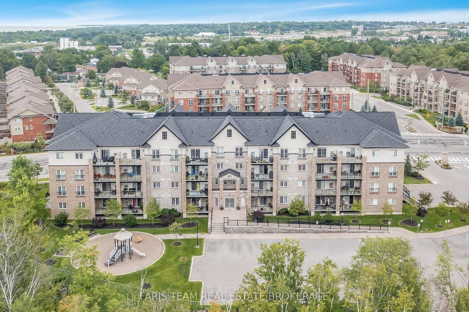 40 Ferndale Drive S, Unit 210