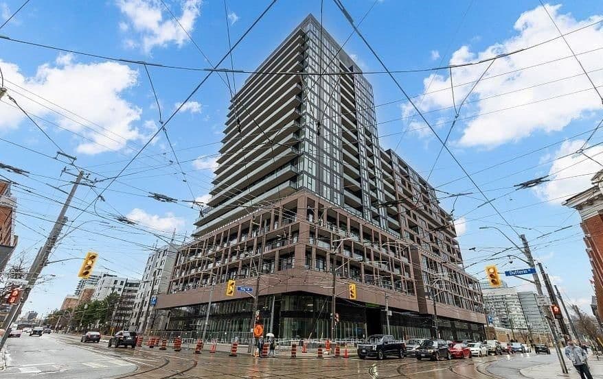 #915 - 285 Dufferin Street