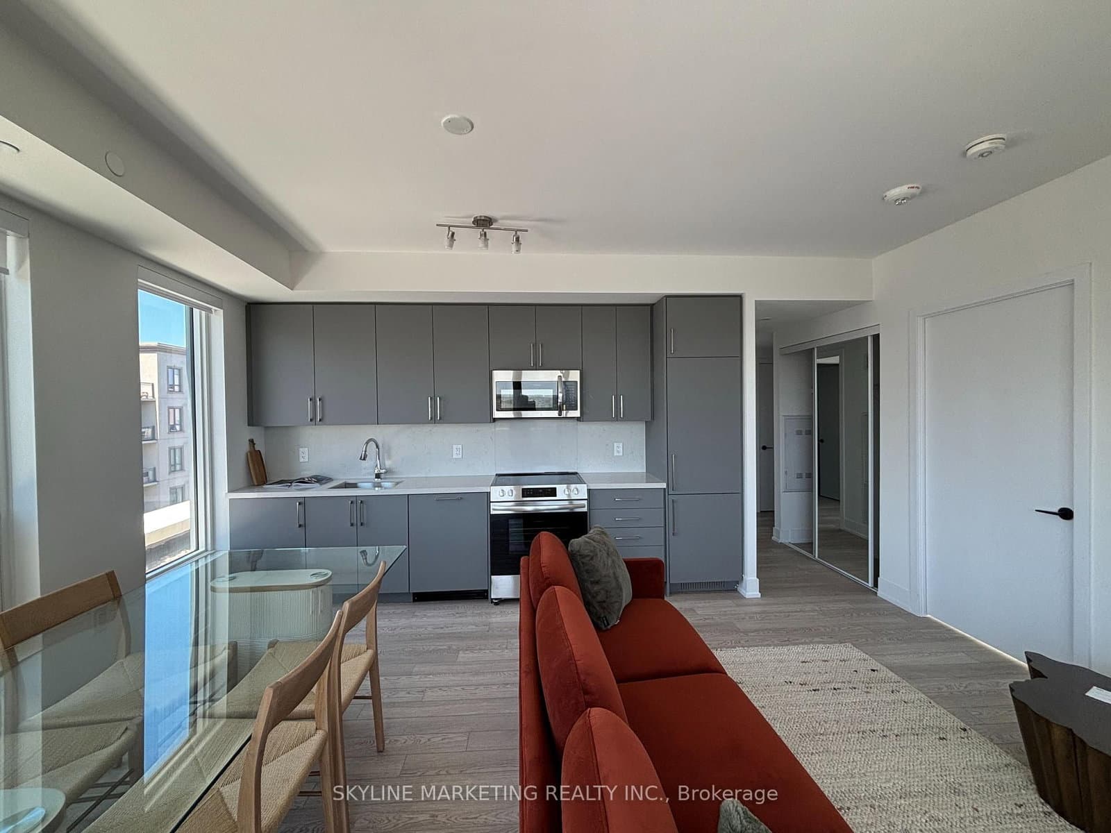 #733 - 2450 Old Bronte Road