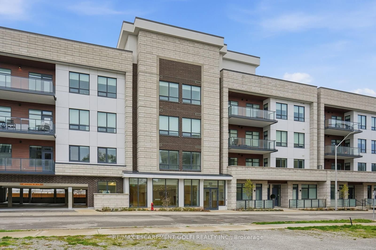 #409 - 123 MAURICE Drive