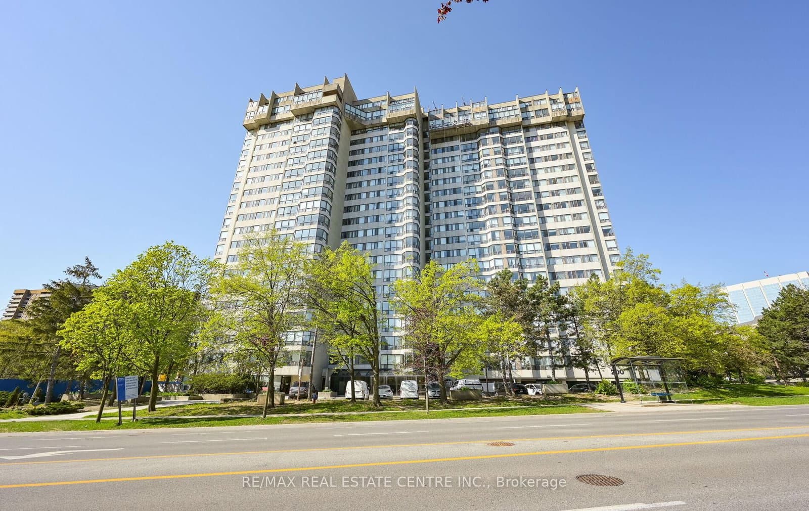 #2006 - 200 Robert Speck Parkway