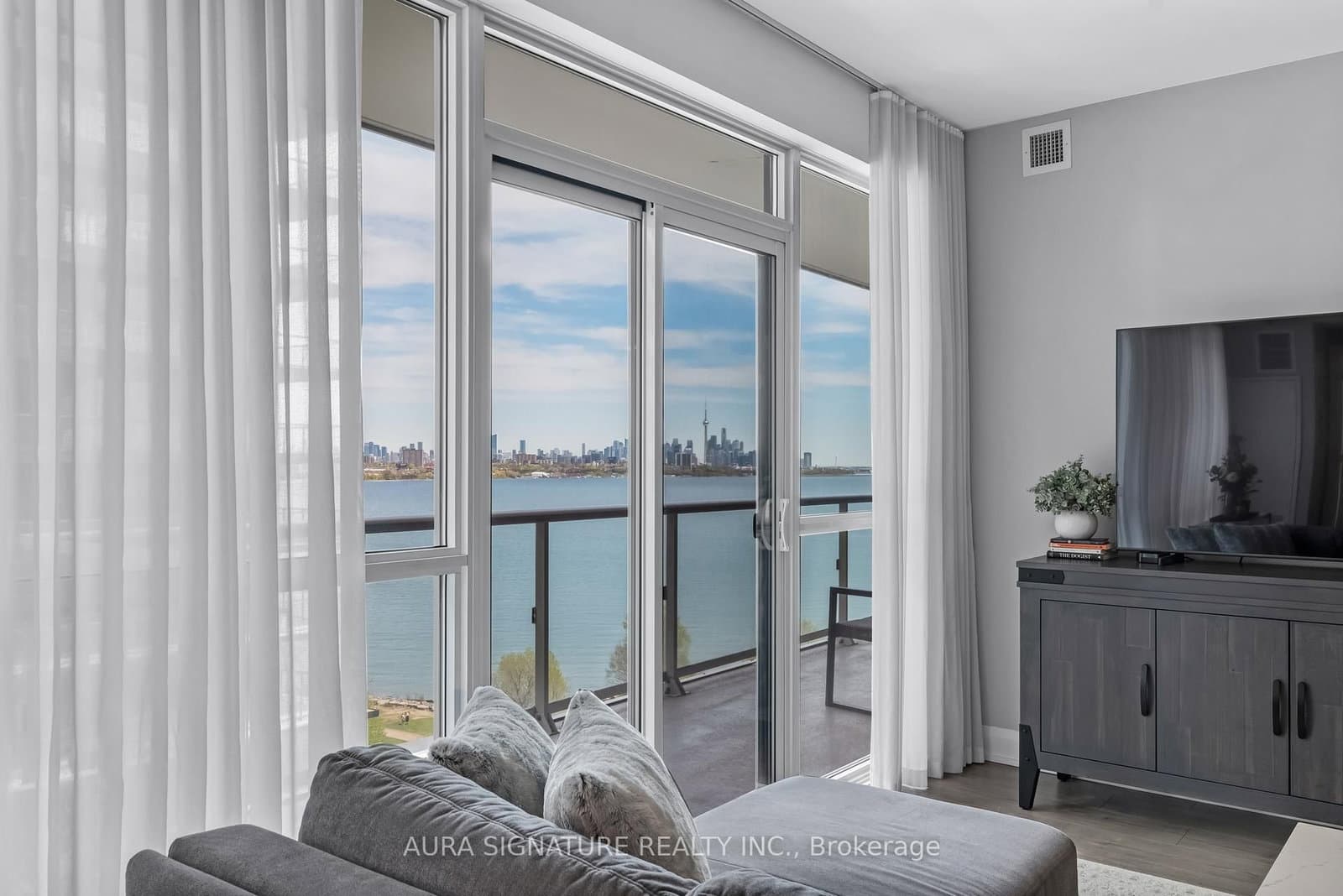 #901 - 110 Marine Parade Drive