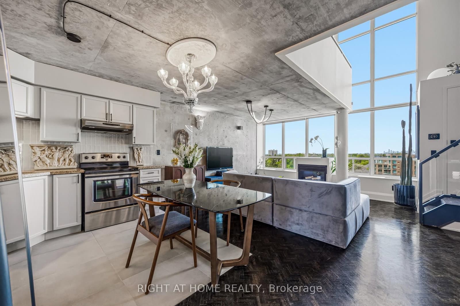 #612 - 250 Manitoba Street