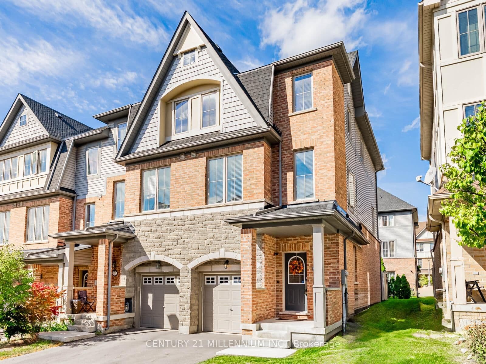 111 Cedar Lake Crescent