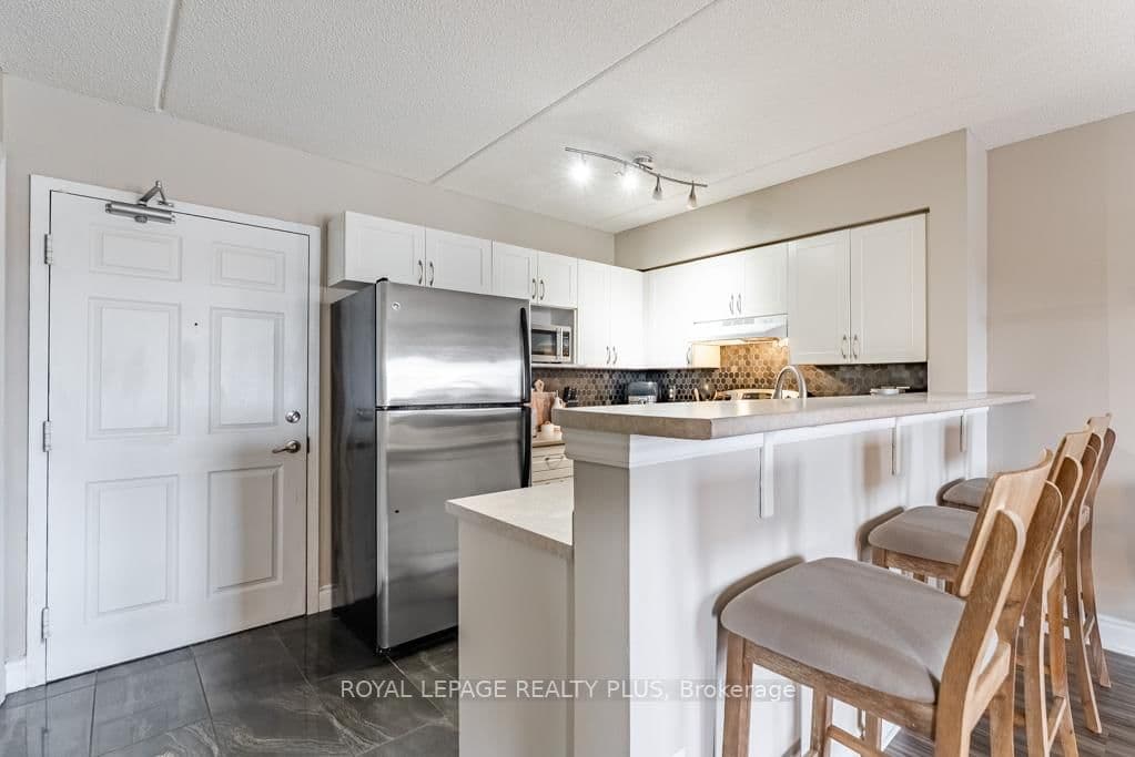 #309 - 1370 Main Street E