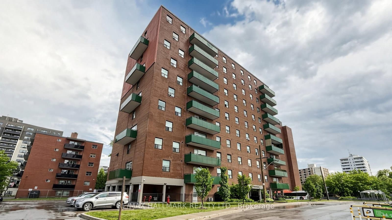 #402 - 49 Queen Street E