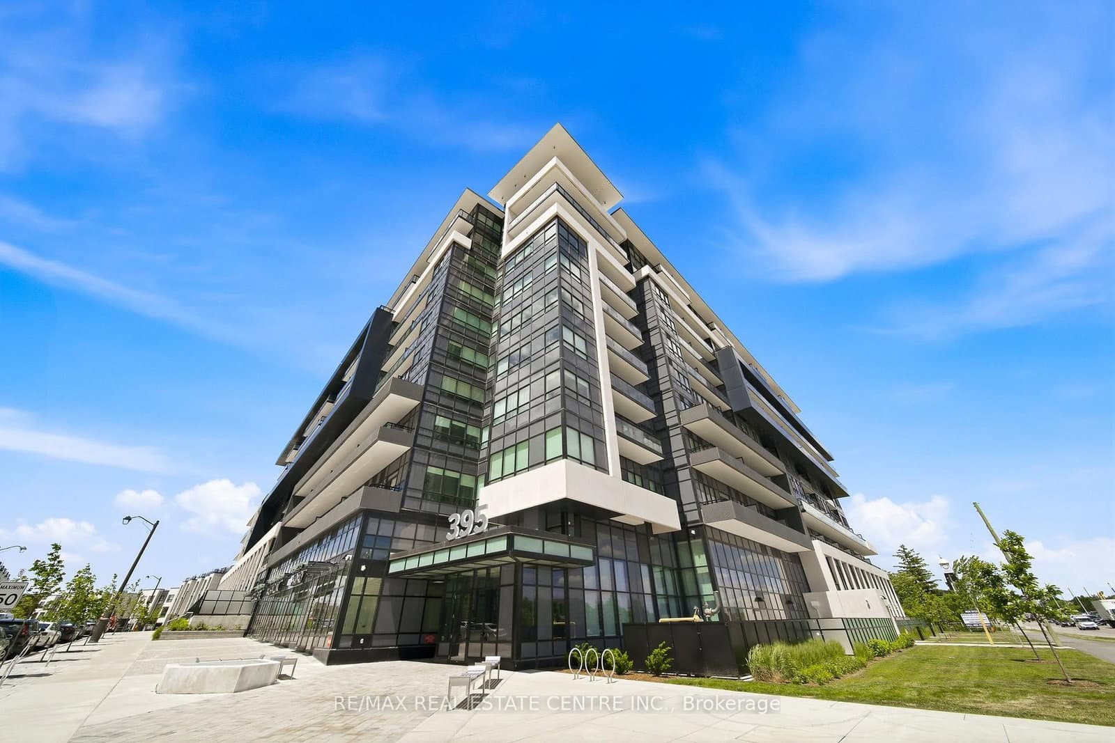 #221 - 395 Dundas Street W