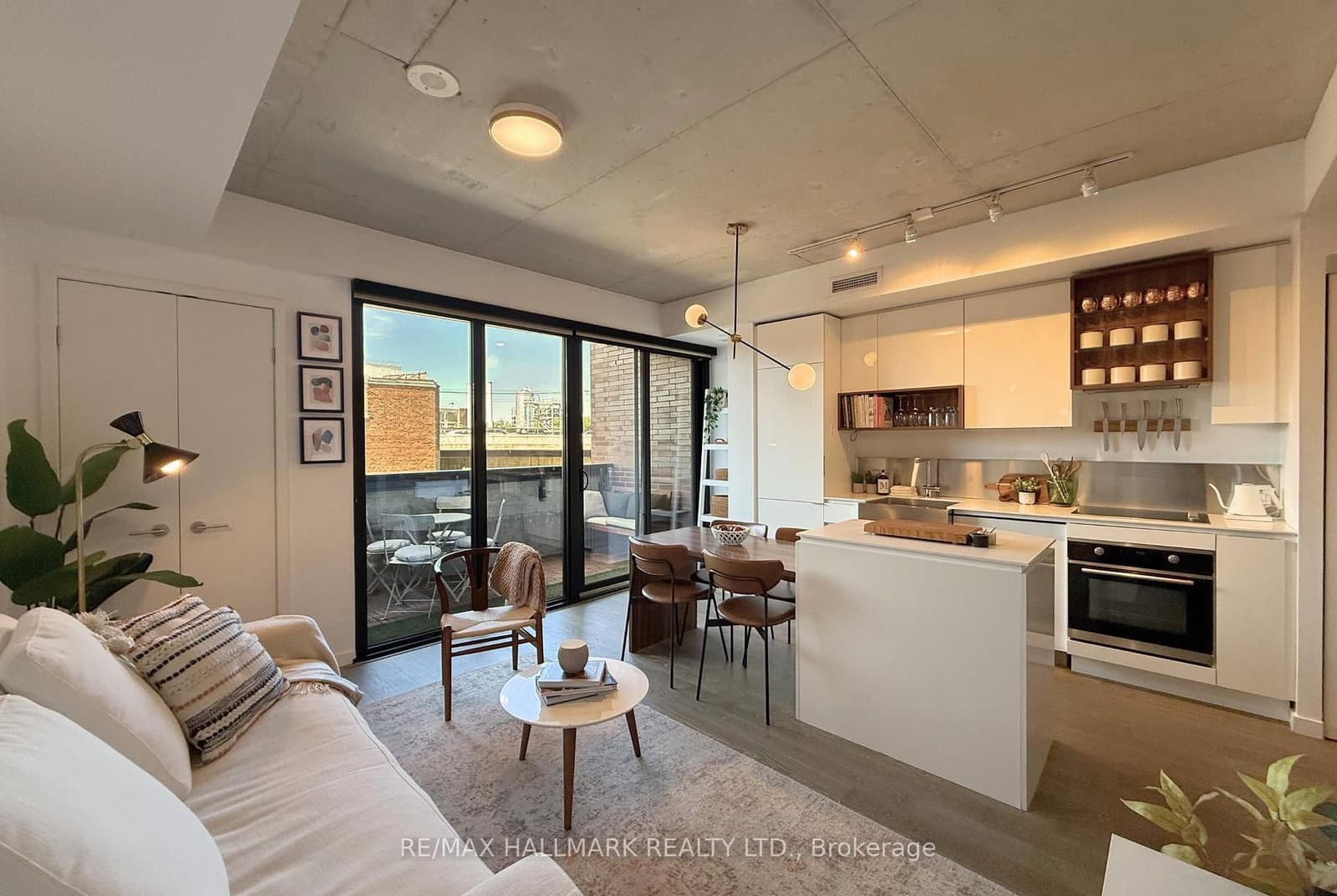 383 Sorauren Avenue, Unit 313