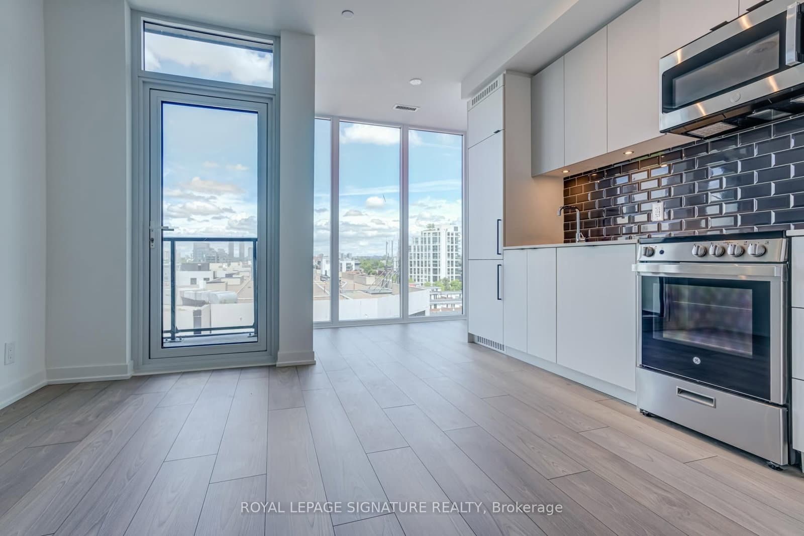 #728 - 285 Dufferin Street W