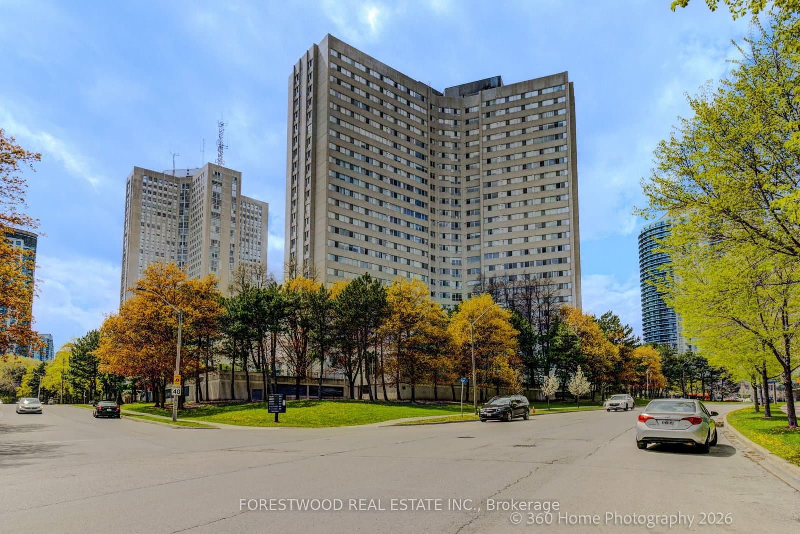 #2202 - 3700 Kaneff Crescent